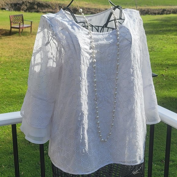 HP! $3/$33 Maurices white top, lightweight lacey print, size L, EUC - Picture 3 of 10